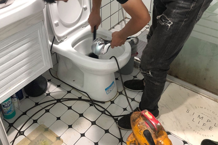 王屋镇疏通下水道