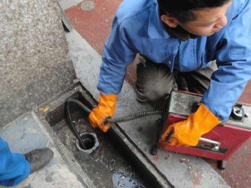 王屋镇疏通下水道