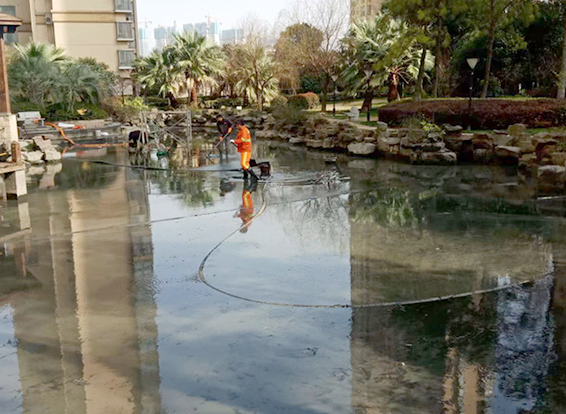 王屋镇景观池淤泥清理